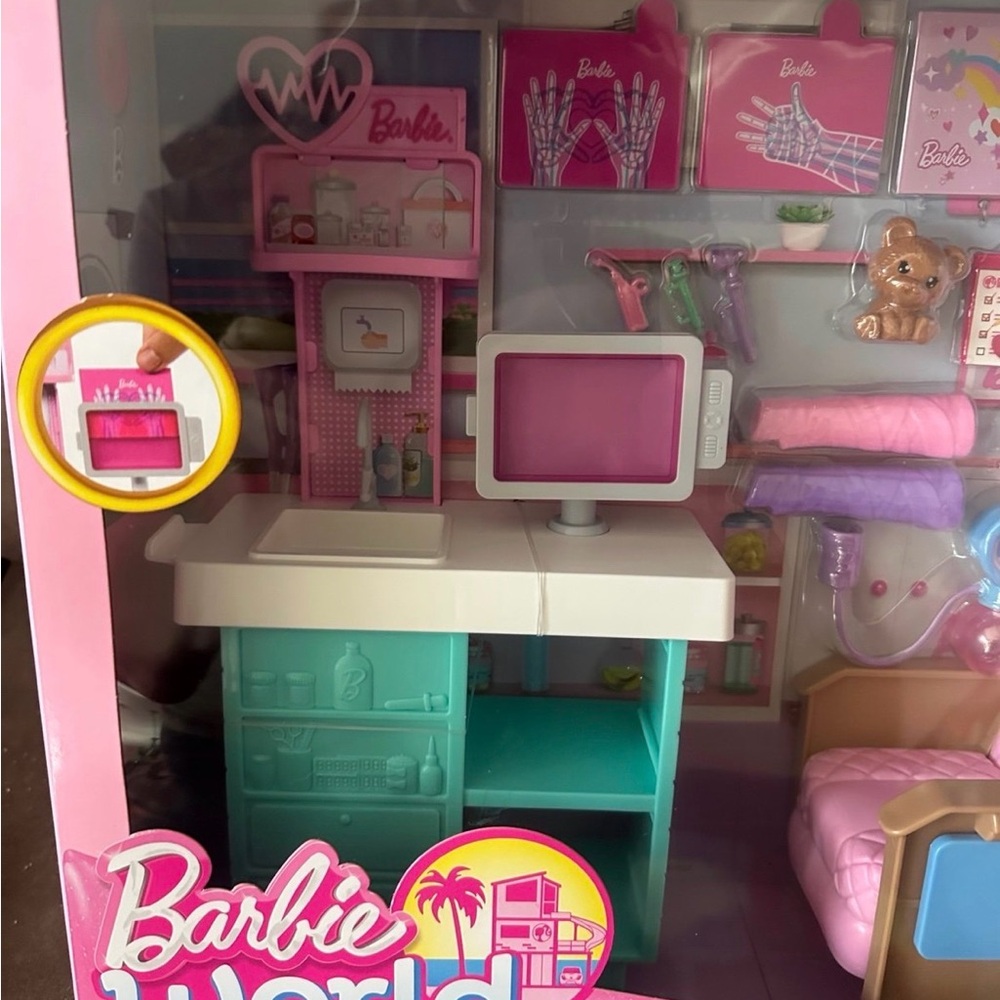 Barbie Pink & Teal Medical Playset - Picture 2 of 3